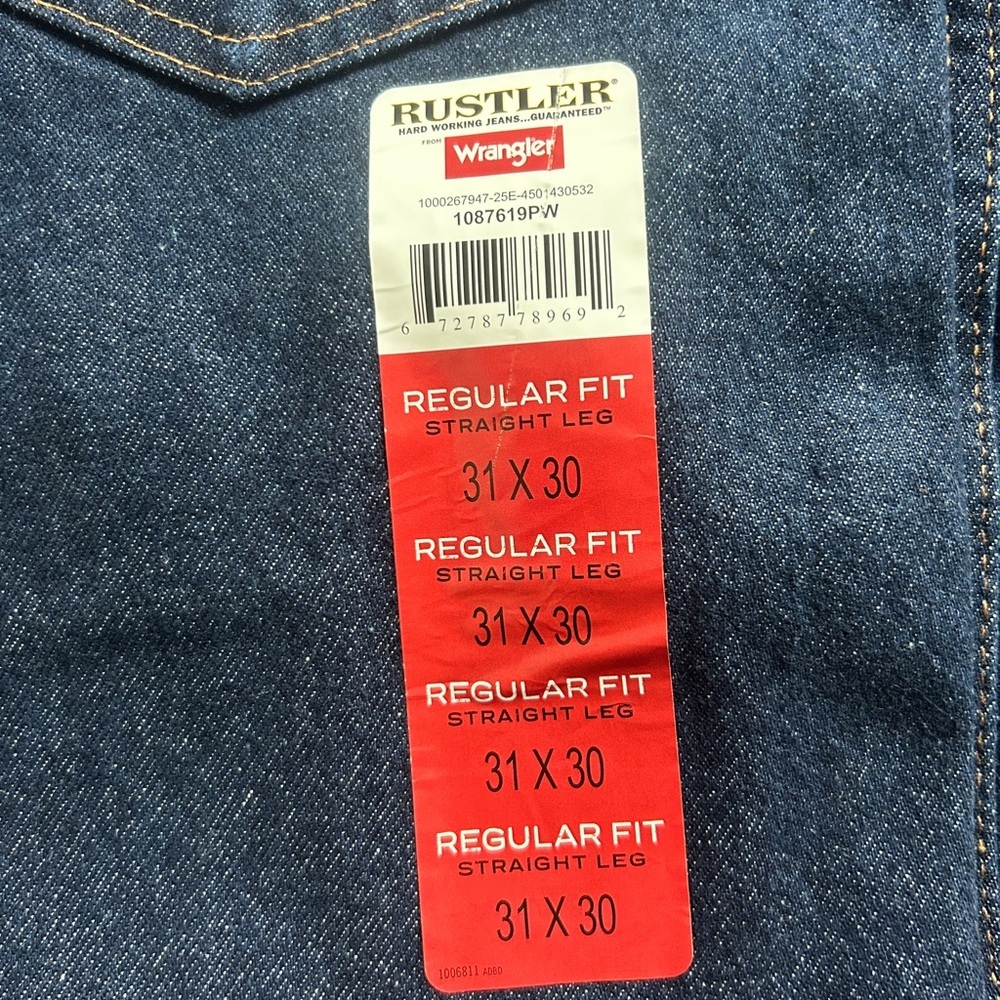 Wrangler Regular Fit Straight Leg Jeans in Dark Blue - Picture 2 of 4